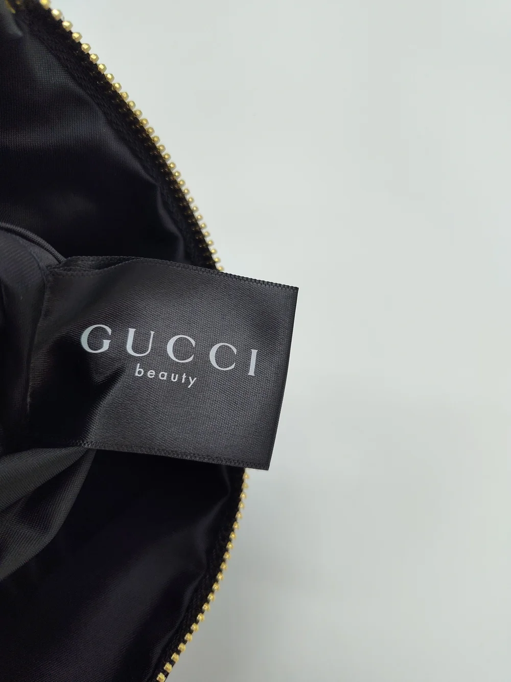 GUCCI Beauty Black Velvet Cosmetic Pouch Gold Zip Clutch Makeup Bag NIP